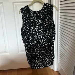 Vince Camuto size small black-and-white tunic top